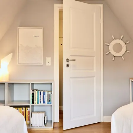 Haus Wattwurm Holiday home Midlum (Schleswig-Holstein)